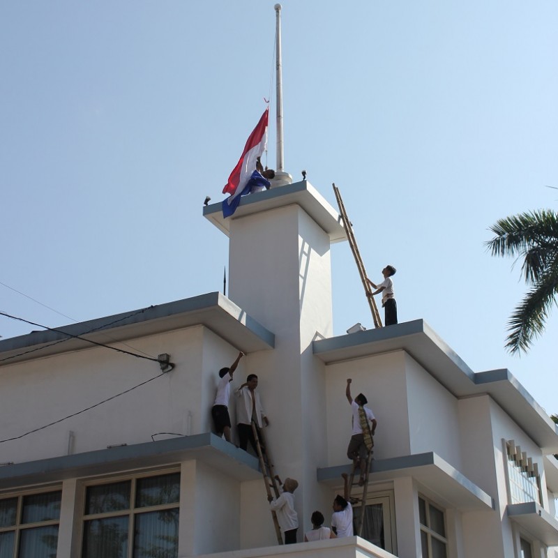 Insiden Perobekan Bendera – Drama Kolosal